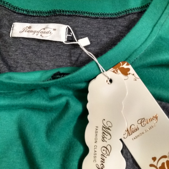 New, long sleeved, gray and green knit top - Picture 3 of 3